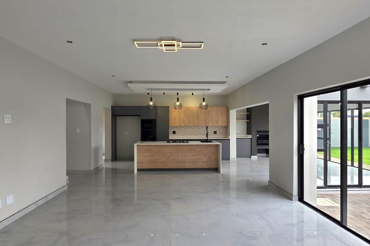 Spacious 4-Bedroom Family Home with Boma & Staff Quarters in Fountainbrook Estate - Photo 2