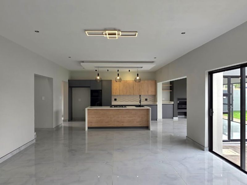 Spacious 4-Bedroom Family Home with Boma & Staff Quarters in Fountainbrook Estate - Photo 2