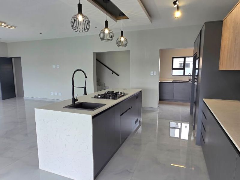 Spacious 4-Bedroom Family Home with Boma & Staff Quarters in Fountainbrook Estate - Photo 8