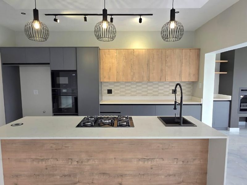 Spacious 4-Bedroom Family Home with Boma & Staff Quarters in Fountainbrook Estate - Photo 9