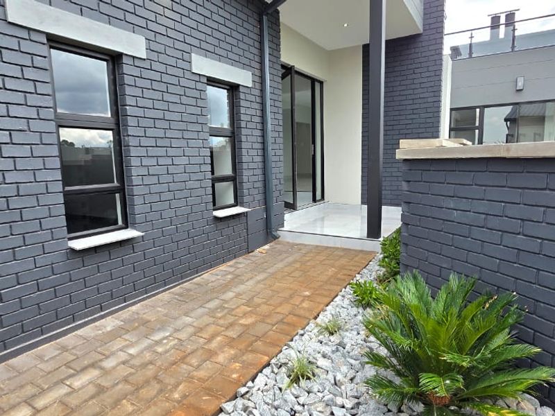 Spacious 4-Bedroom Family Home with Boma & Staff Quarters in Fountainbrook Estate - Photo 5