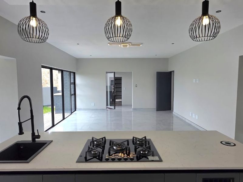 Spacious 4-Bedroom Family Home with Boma & Staff Quarters in Fountainbrook Estate - Photo 7