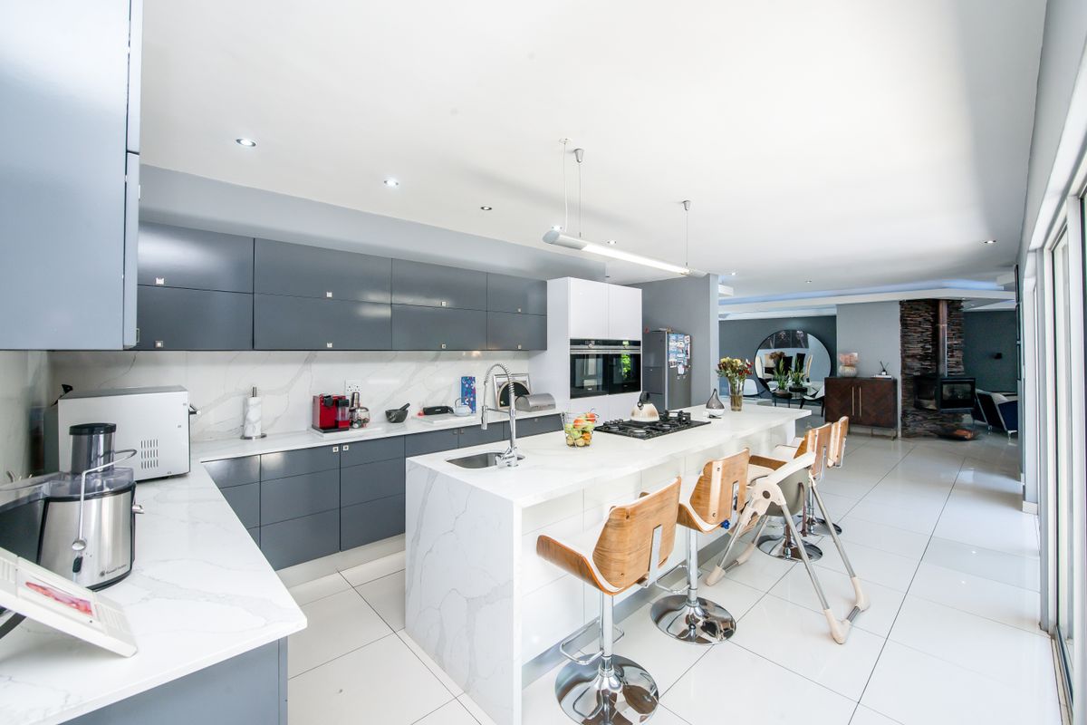 Modern Contemporary Masterpiece in Carlswald North Estate - Photo 3