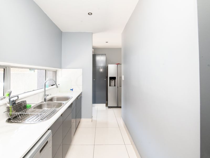 Modern Contemporary Masterpiece in Carlswald North Estate - Photo 6