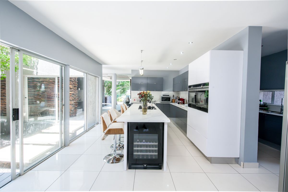 Modern Contemporary Masterpiece in Carlswald North Estate - Photo 5