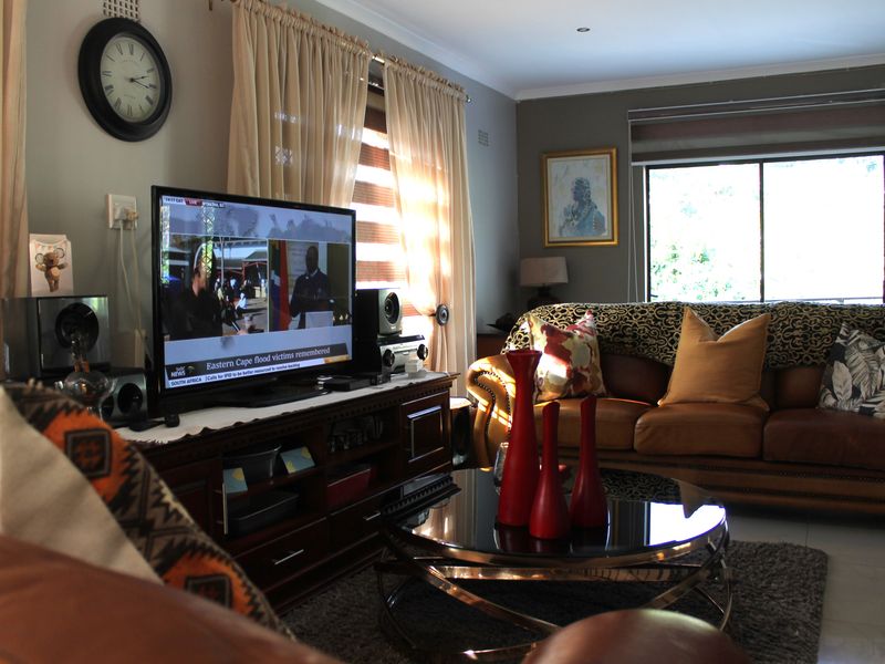 Elegant Investment Oasis with Unmatched Potential - Photo 8