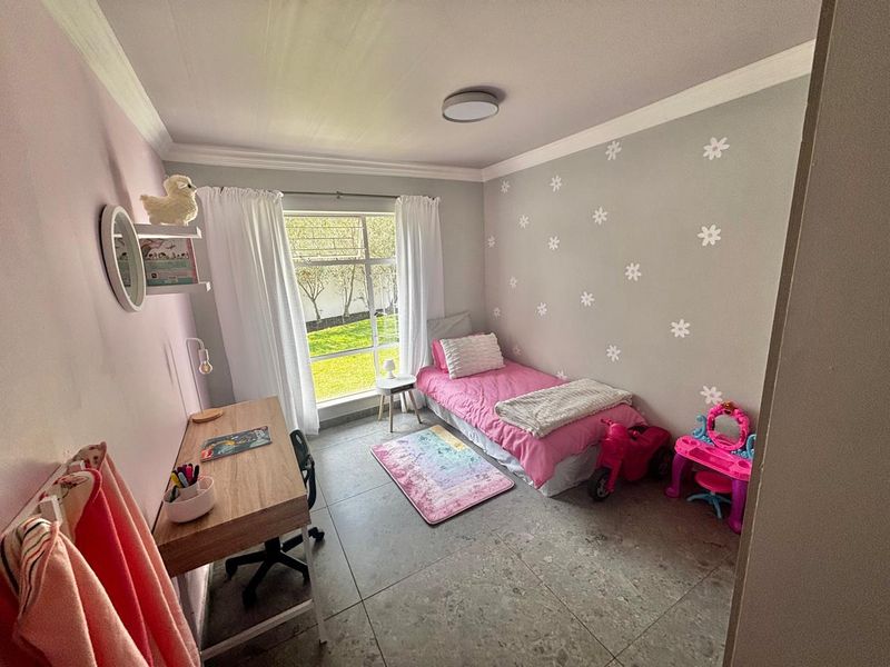 Spacious and secure 3-bedroom home in a well-maintained complex - Photo 10