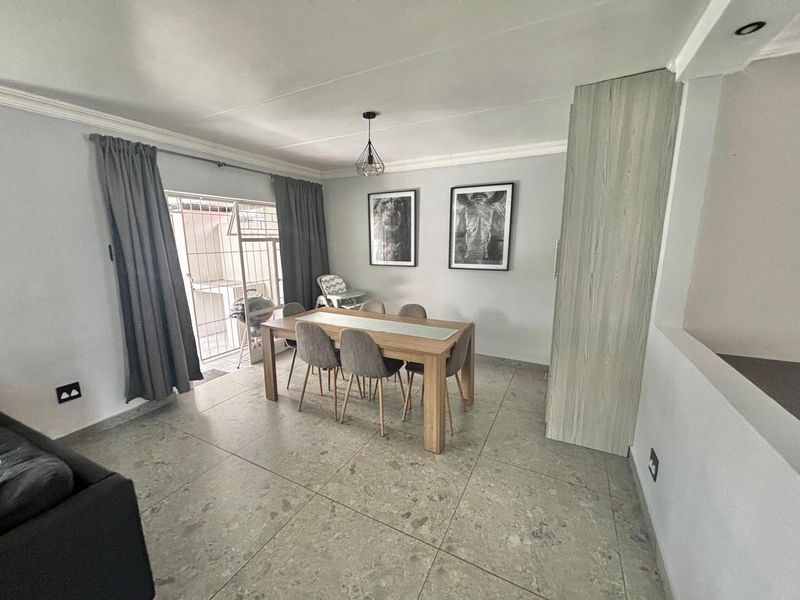 Spacious and secure 3-bedroom home in a well-maintained complex - Photo 5