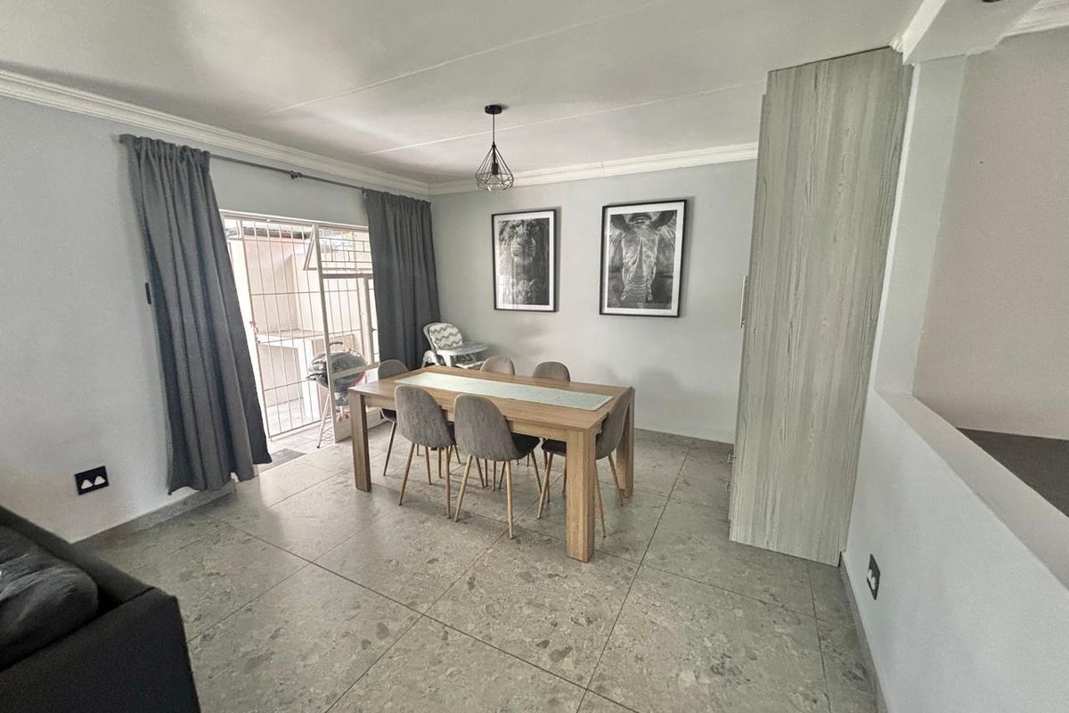 Spacious and secure 3-bedroom home in a well-maintained complex - Photo 5