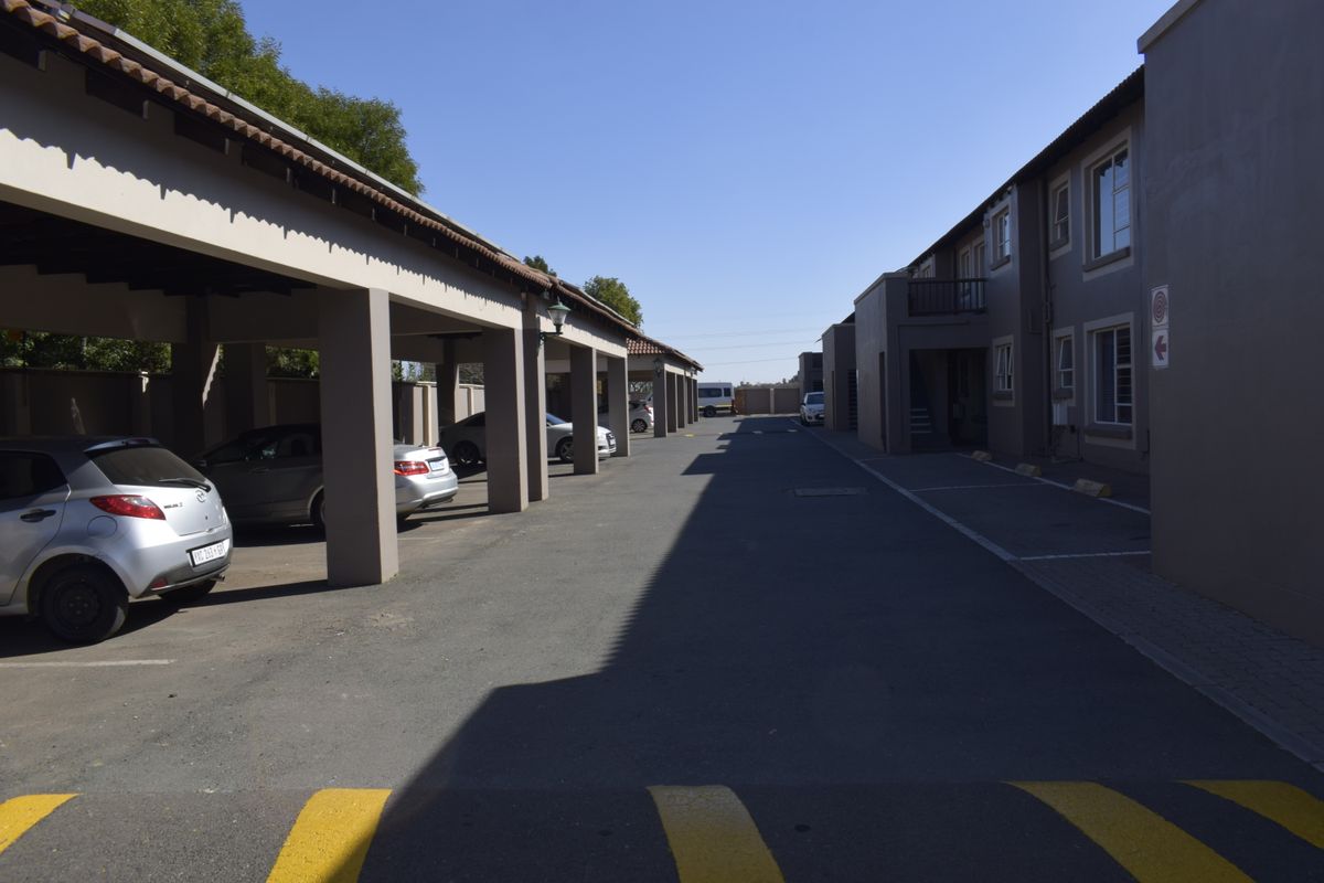 Modern 2 bedroom Townhouse for sale in Van Dyk Park - Photo 2