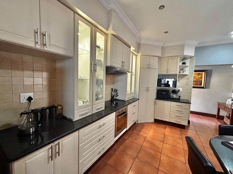 Elegant Tuscany-Style 3-Bedroom Home for Sale in Secure Complex - Secunda - Photo 10