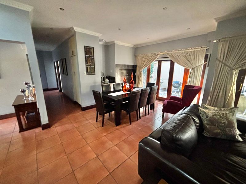 Elegant Tuscany-Style 3-Bedroom Home for Sale in Secure Complex - Secunda - Photo 7