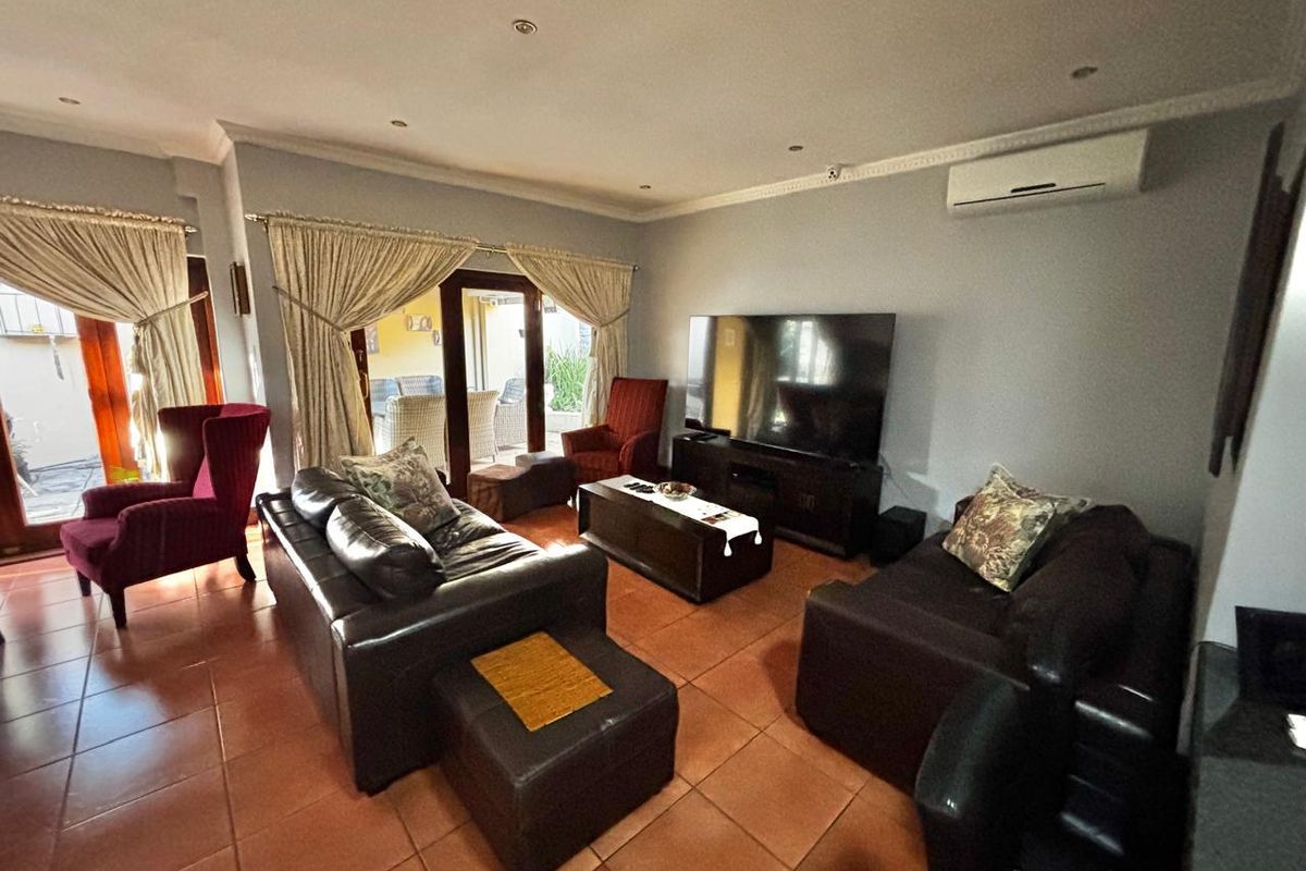 Elegant Tuscany-Style 3-Bedroom Home for Sale in Secure Complex - Secunda - Photo 4