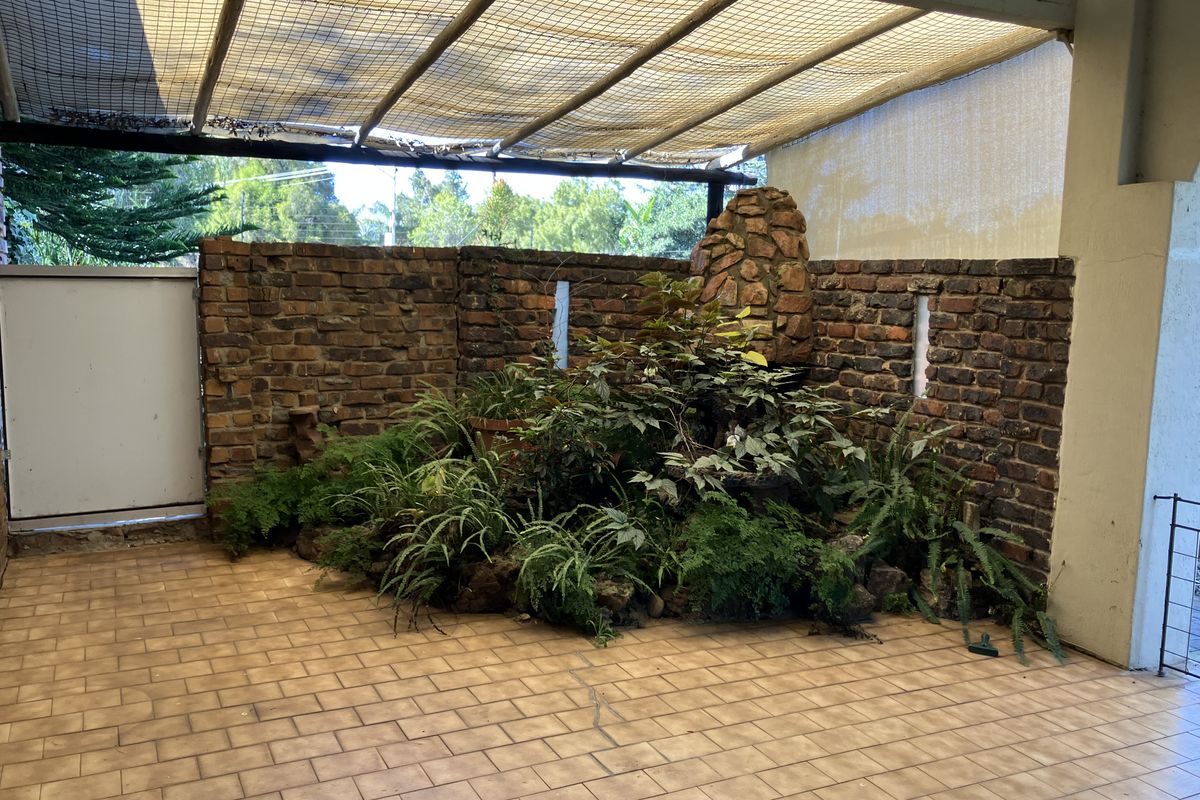 Spacious Family Home with Flatlet and Corner Stand - Photo 5