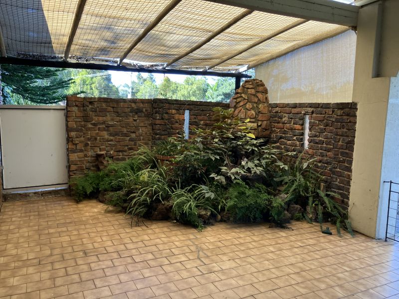 Spacious Family Home with Flatlet and Corner Stand - Photo 5