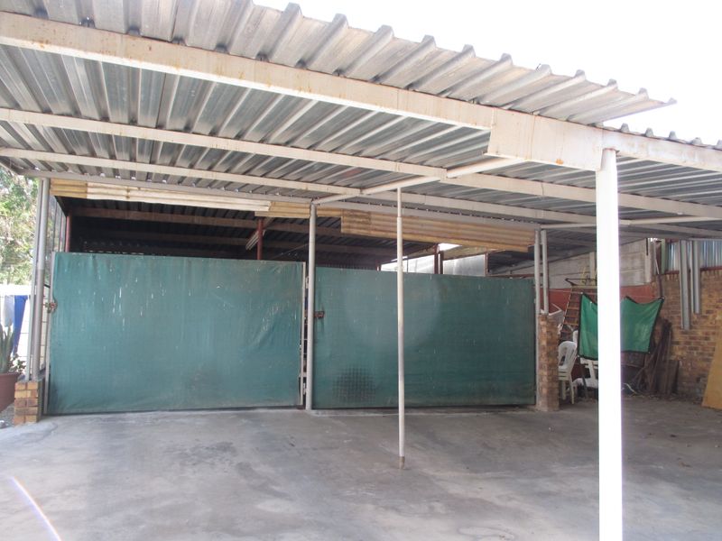 Spacious Family Home with Flatlet and Corner Stand - Photo 7