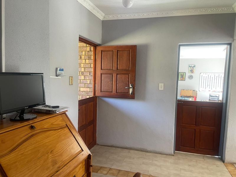 Live Free & Fully Off-the-Grid – 1ha Midvaal Escape with Endless Potential! - Photo 4