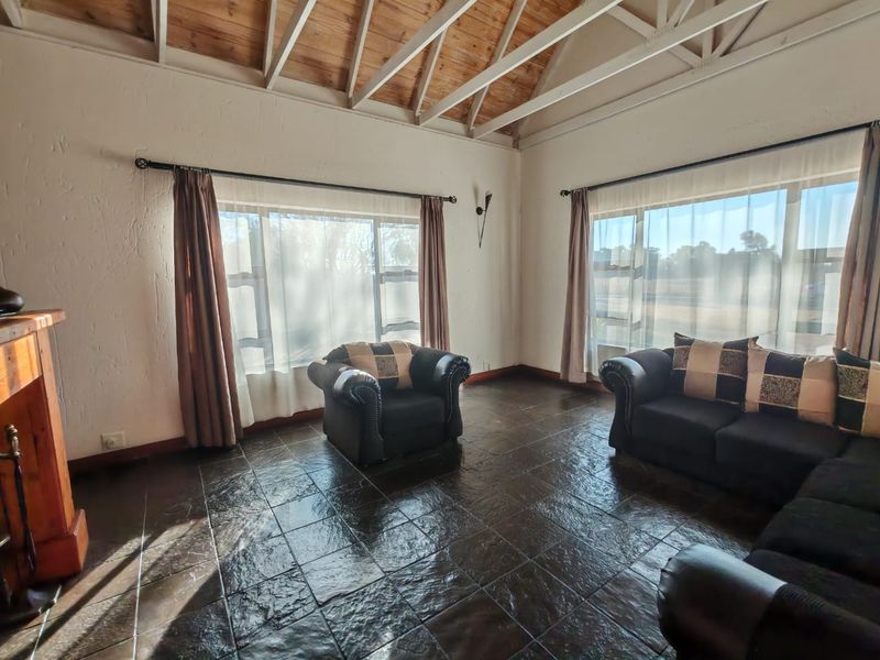 4 Bedroom House for Sale in Vaalpark - Photo 9