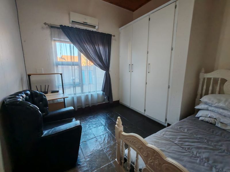 4 Bedroom House for Sale in Vaalpark - Photo 10