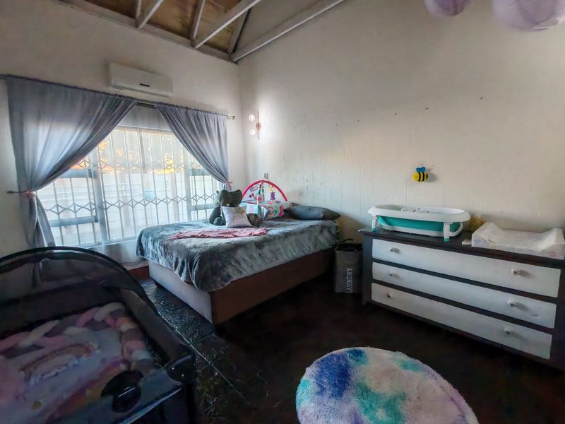 4 Bedroom House for Sale in Vaalpark - Photo 8