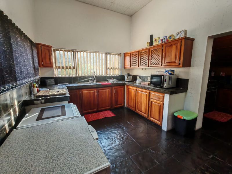 4 Bedroom House for Sale in Vaalpark - Photo 7