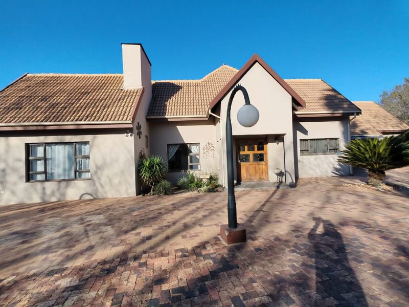 4 Bedroom House for Sale in Vaalpark - Photo 6