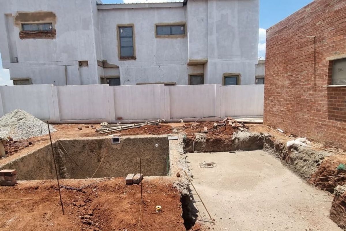 Modern Family Living in Fountainbrook Estate with Stylish Outdoor Entertaining. - Photo 5