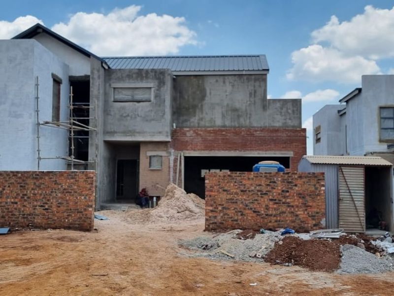 Modern Family Living in Fountainbrook Estate with Stylish Outdoor Entertaining. - Photo 7