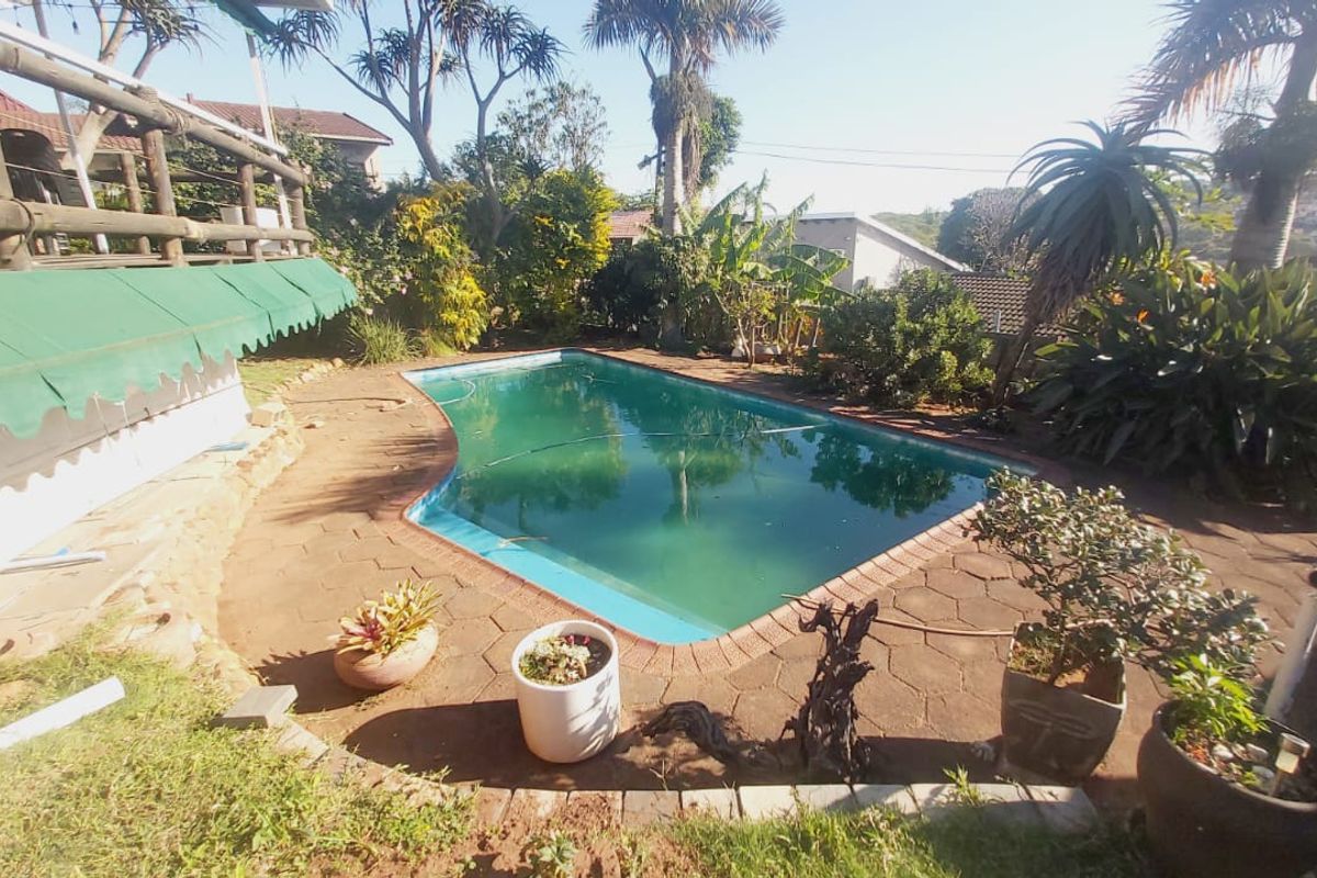 Lovely Family Home With Sparkling Pool - Photo 5