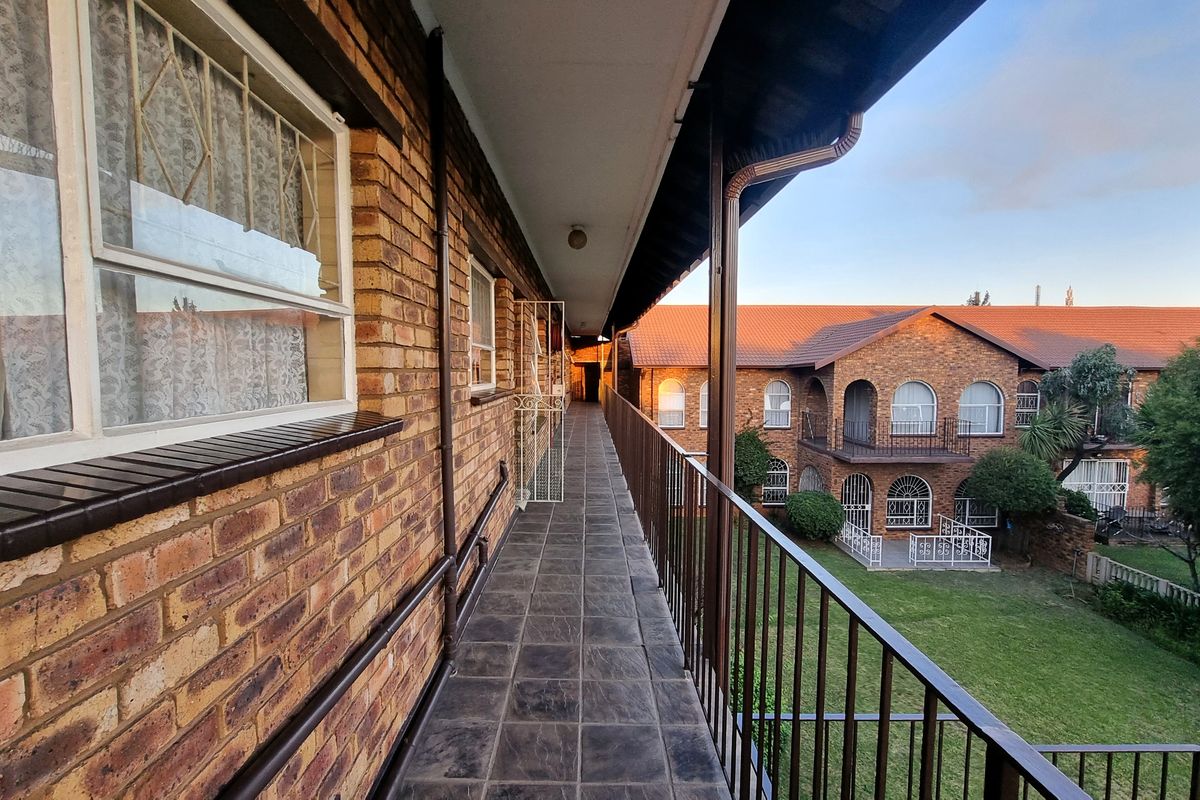 2 Bedroom, 2 Bathroom, 2 Garages- Albemarle - Photo 3