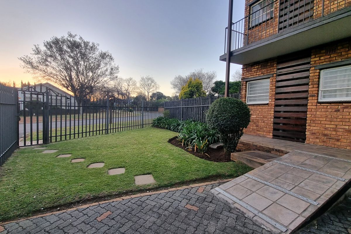 2 Bedroom, 2 Bathroom, 2 Garages- Albemarle - Photo 2