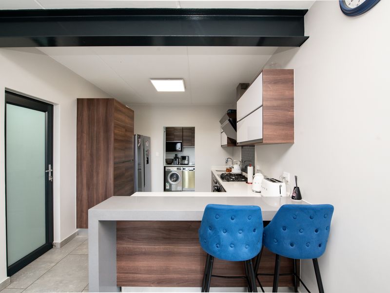 MODERN 3 BEDROOM HOUSE IN THE HUTTON ESTATE - Photo 6