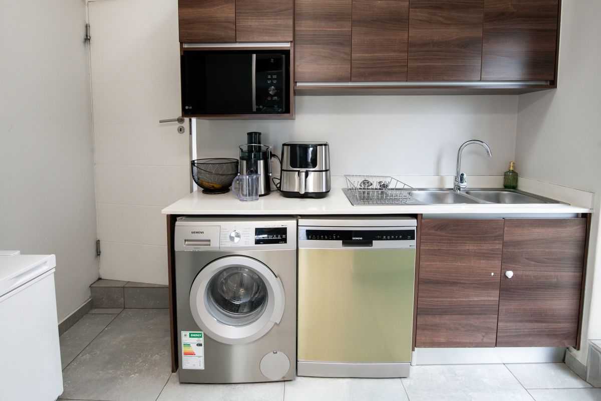 MODERN 3 BEDROOM HOUSE IN THE HUTTON ESTATE - Photo 5