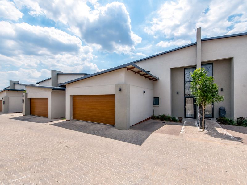 MODERN 3 BEDROOM HOUSE IN THE HUTTON ESTATE - Photo 2