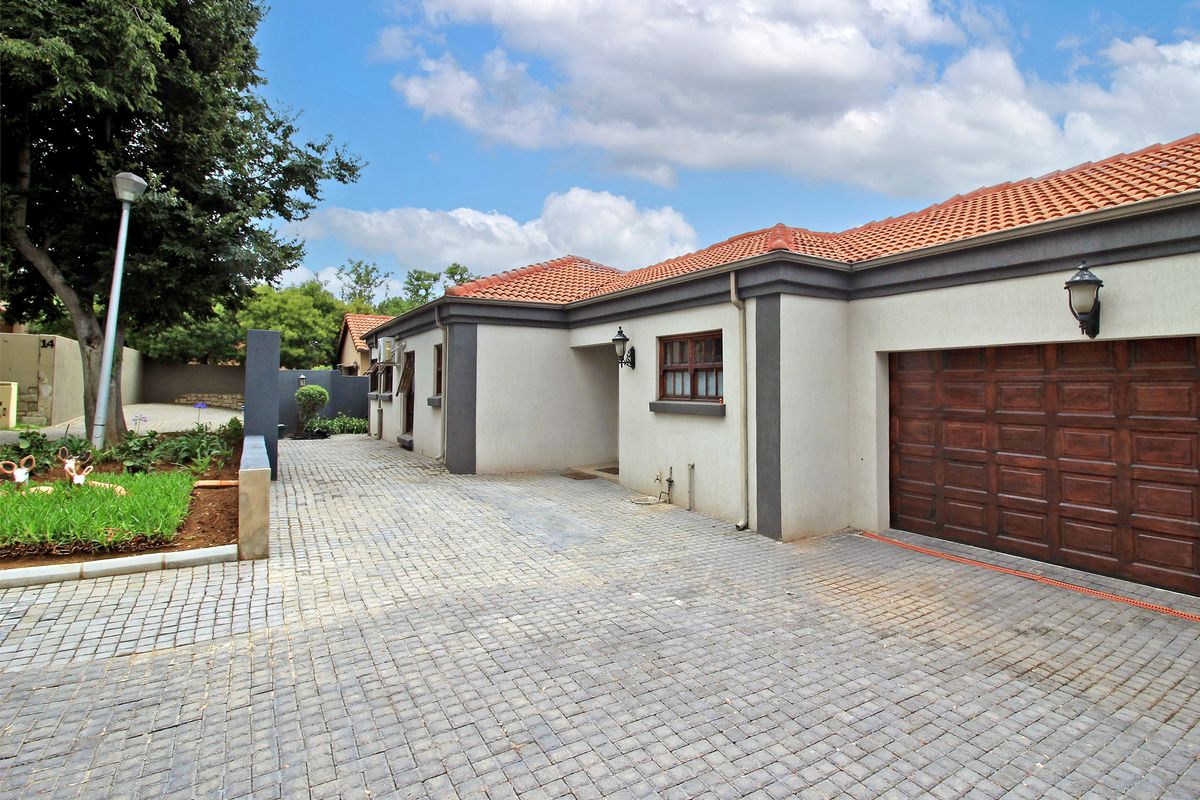 Single story easy living! - Photo 2