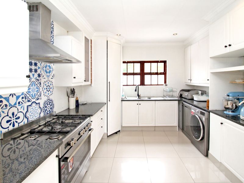 Single story easy living! - Photo 3