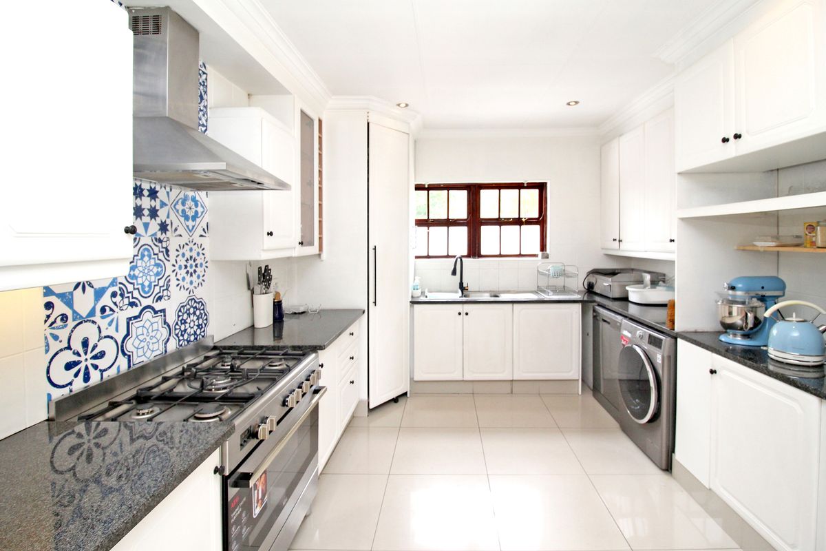 Single story easy living! - Photo 3