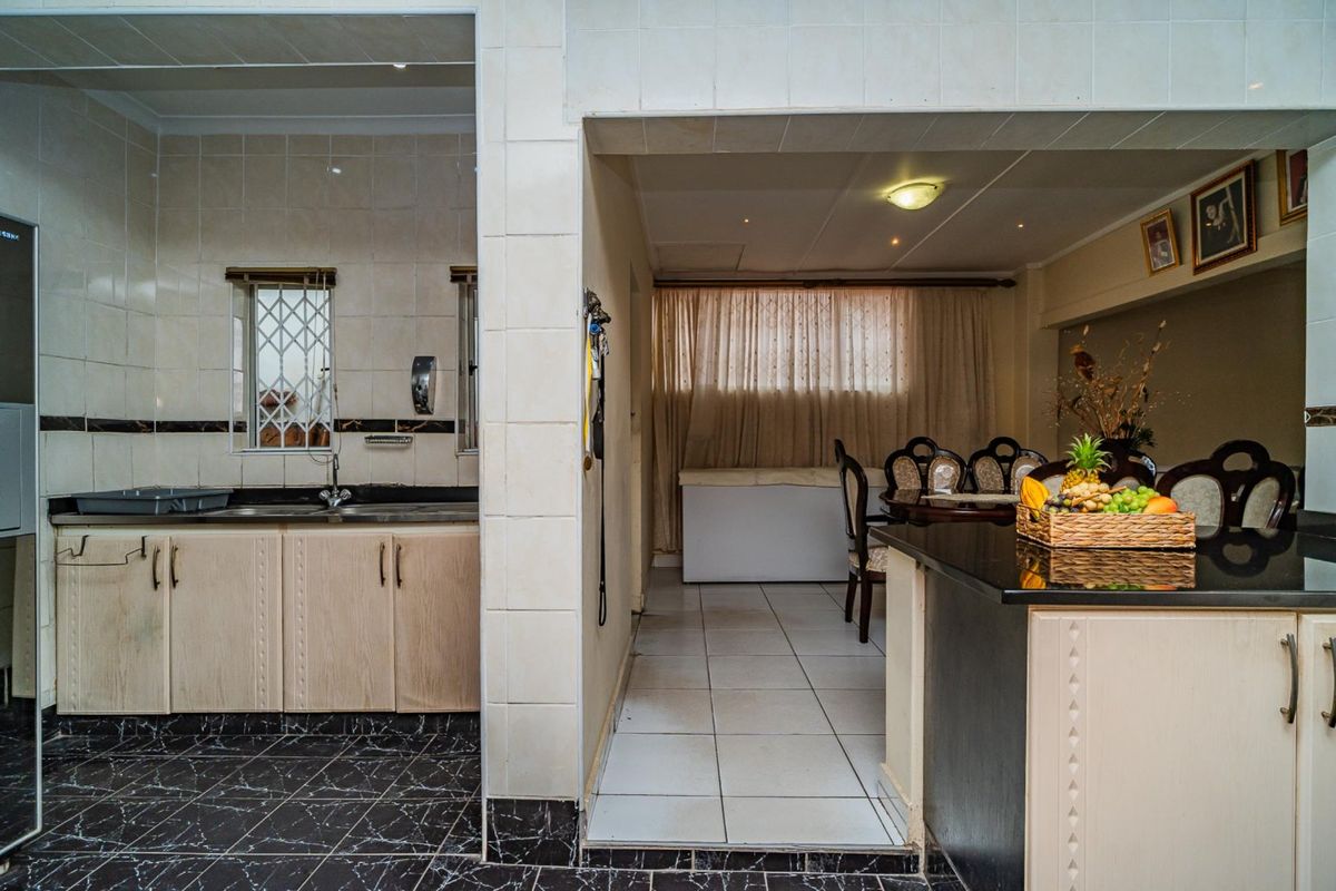 🏡 Beautiful Family Home for Sale in Prime Athol Heights Location - Photo 4