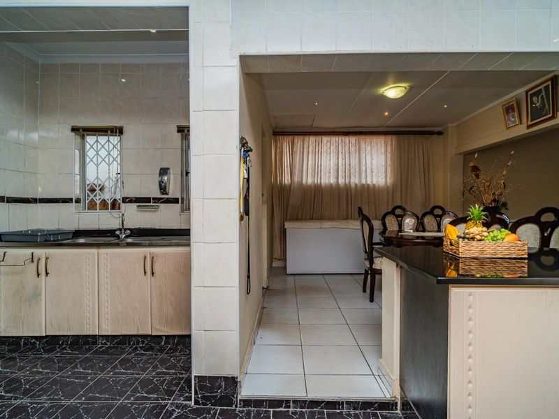 🏡 Beautiful Family Home for Sale in Prime Athol Heights Location - Photo 4