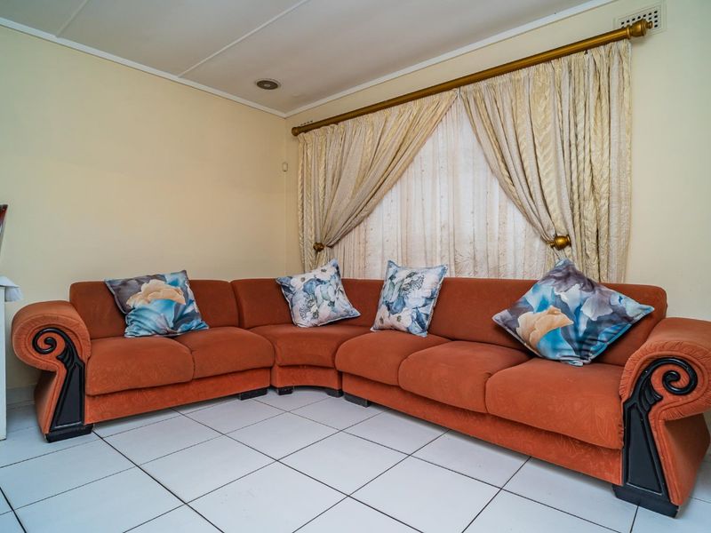 🏡 Beautiful Family Home for Sale in Prime Athol Heights Location - Photo 6