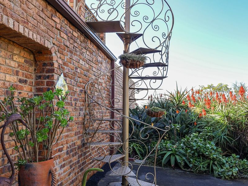 Exquisite 4-Bedroom Home in KwaWula Game Estate, Howick - Photo 7