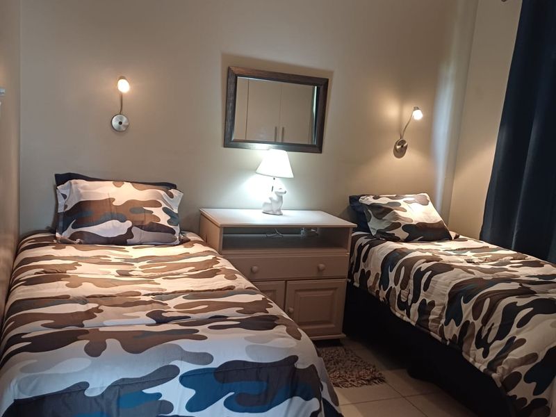 GROUND FLOOR APARTMENT WITH HOLIDAY RENTALS - Photo 9