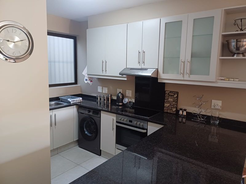 GROUND FLOOR APARTMENT WITH HOLIDAY RENTALS - Photo 8