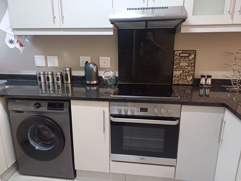 GROUND FLOOR APARTMENT WITH HOLIDAY RENTALS - Photo 6