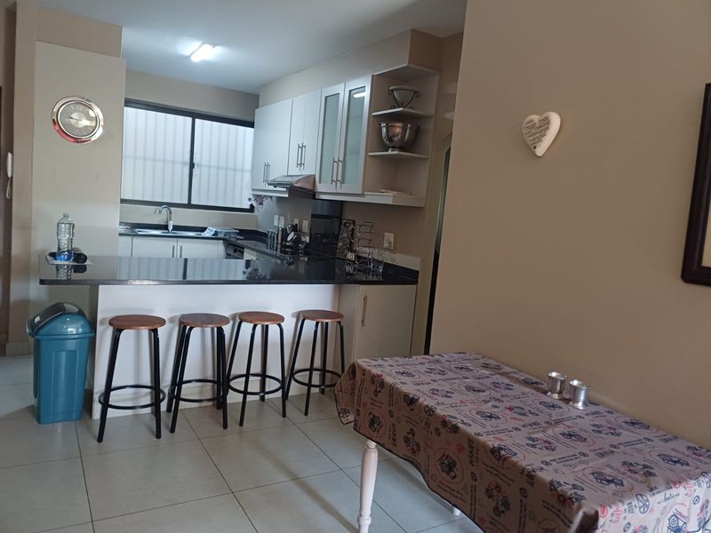 GROUND FLOOR APARTMENT WITH HOLIDAY RENTALS - Photo 7