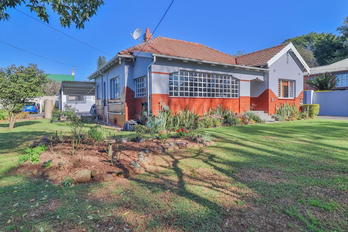 Beautiful Family Home in Clarendon - Photo 3