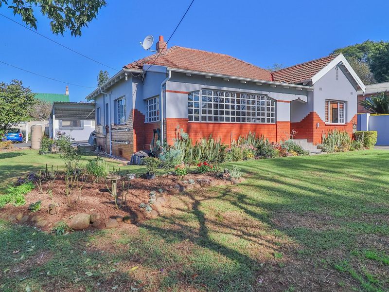 Beautiful Family Home in Clarendon - Photo 3