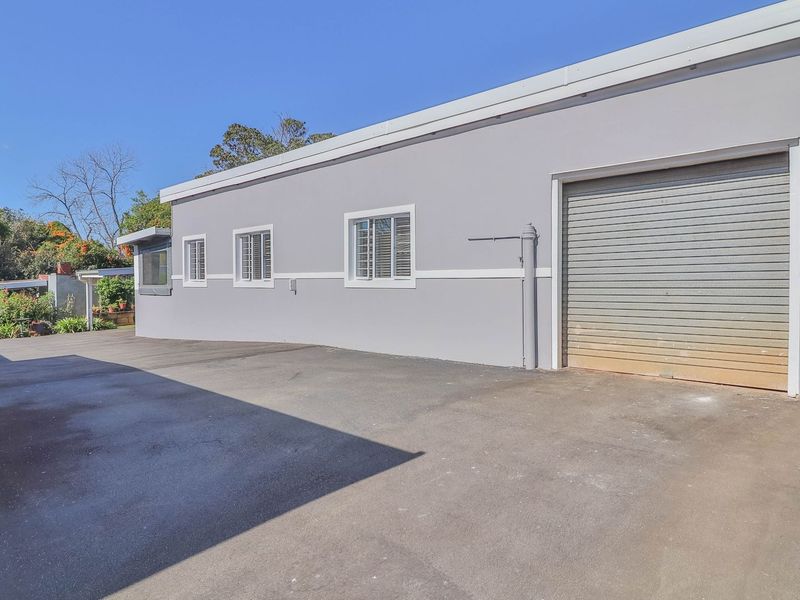 Beautiful Family Home in Clarendon - Photo 6