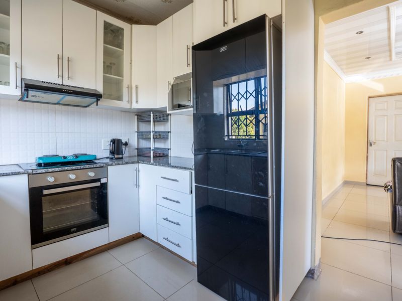 Spacious 3 Bedroom house for sale in Illovu!!!! - Photo 2