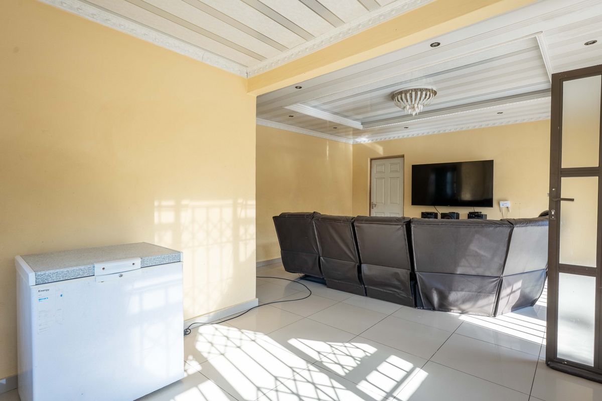 Spacious 3 Bedroom house for sale in Illovu!!!! - Photo 5
